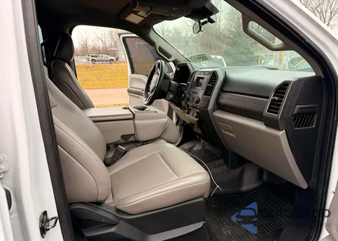 2020 Ford F350 Super Duty z USA, uszkodzony, nr VIN 1FT8W3DT1LEC67422